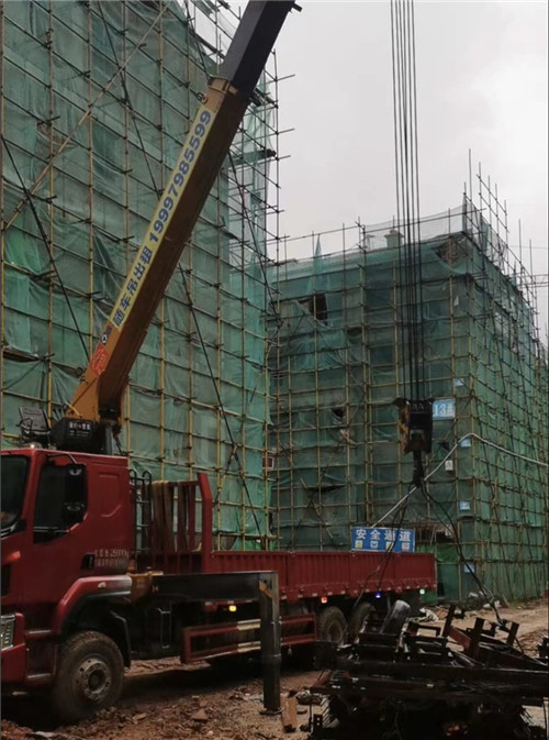 旺苍县“慢工细活”—— 吊车的 “微动控制” 技术