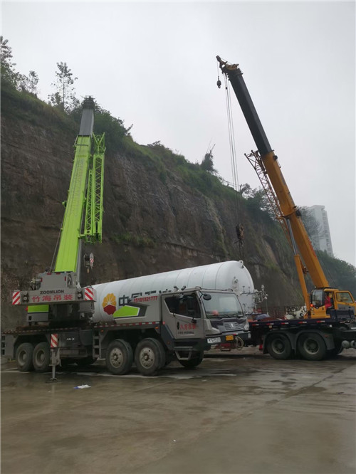 旺苍县“不怕风雨冻”—— 吊车的 “恶劣环境适应” 技术